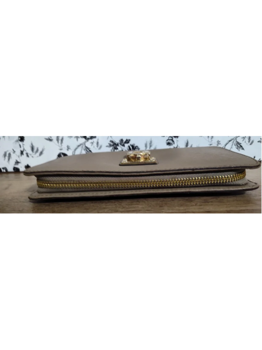 Women's Michael Kors Wallet One Size Beige Gold